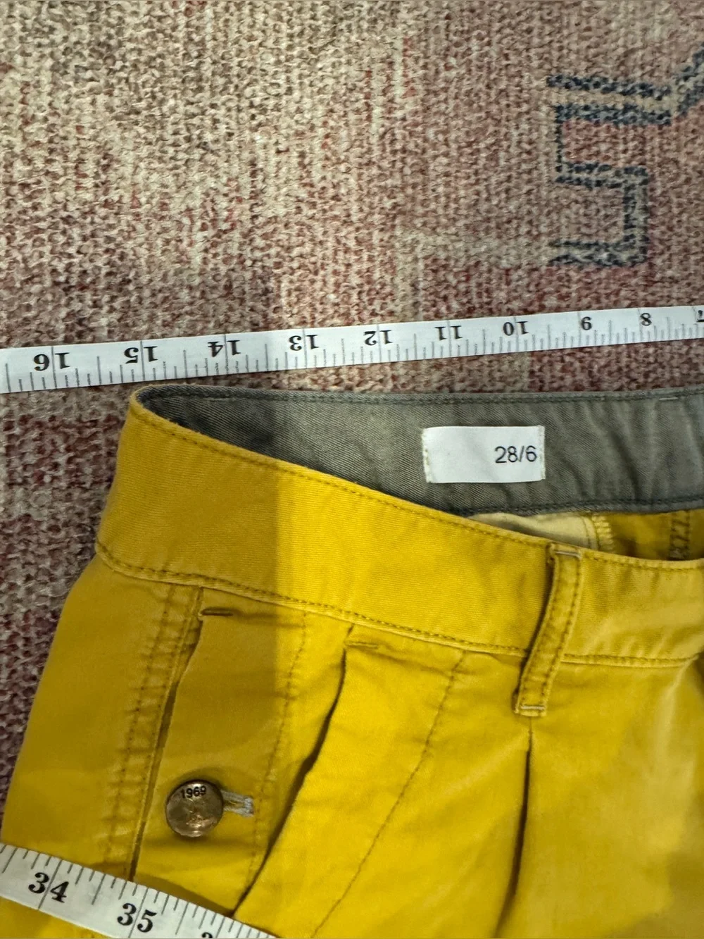 Gap low slung sulpha green/yellow soft chinos 6inch inseam size 6/28